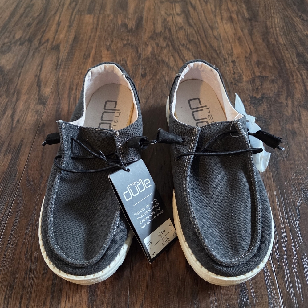 Hey Dude Women's Wendy Chambray shoes size 5